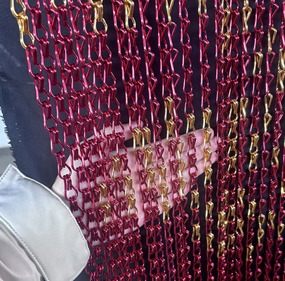 Berwarna-warni Double Hook Chain Link Dekoratif Mesh Tirai Aluminium Disesuaikan
